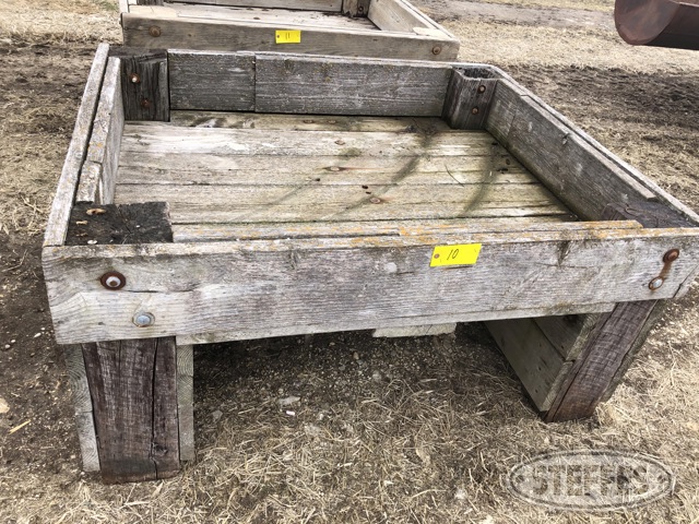 Square Wood Feed Bunk